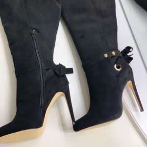 Black knee high stiletto boots!